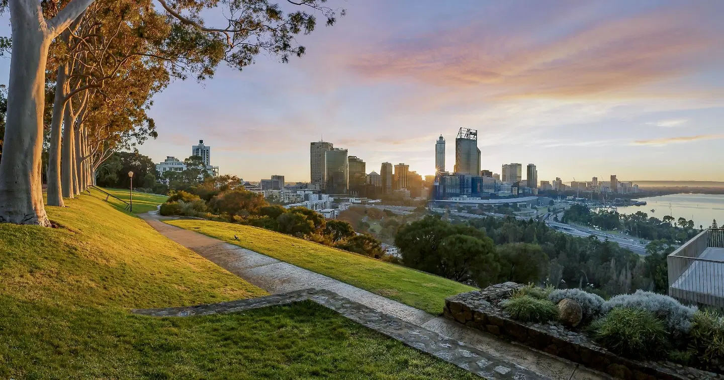 Metro Hotel Perth LANDSCAPE