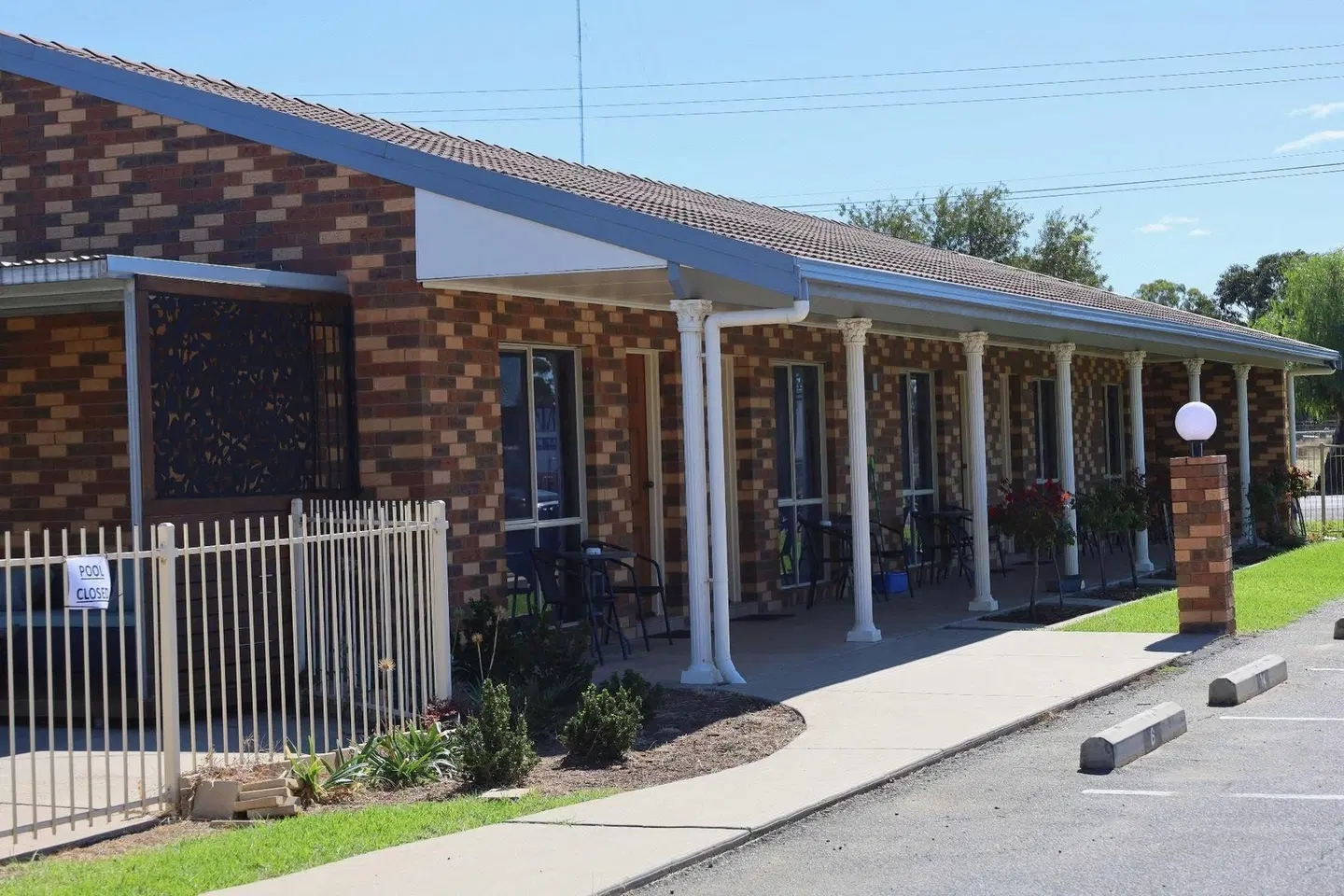 Highway Inn Motel EXTERIOR