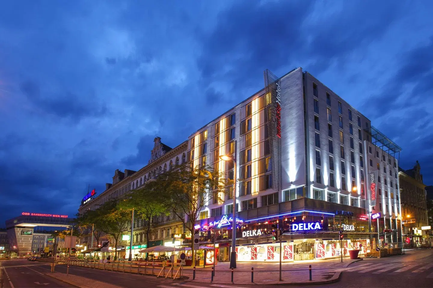 InterCityHotel Wien EXTERIOR