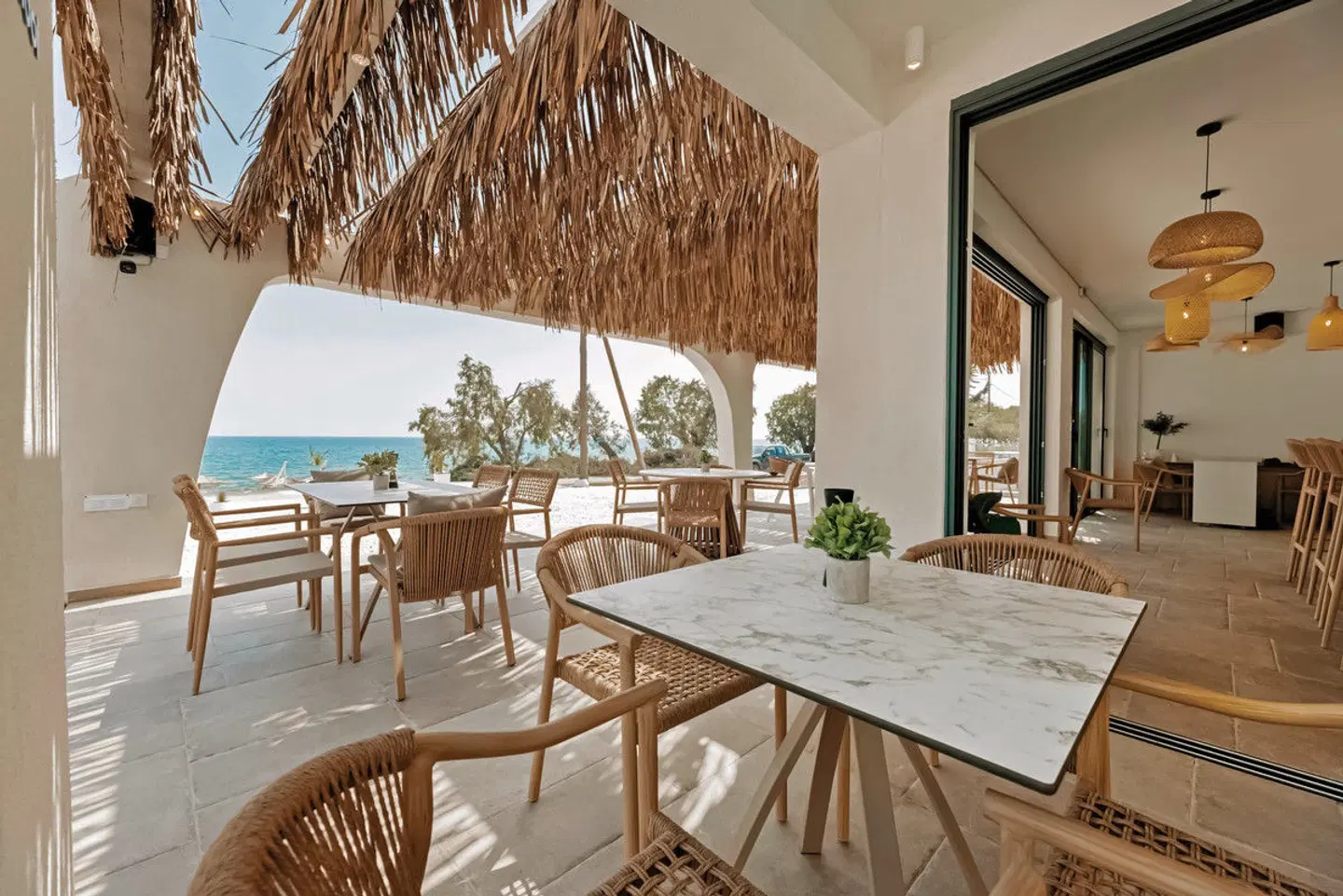 Acron Seaside Suites Terrasse