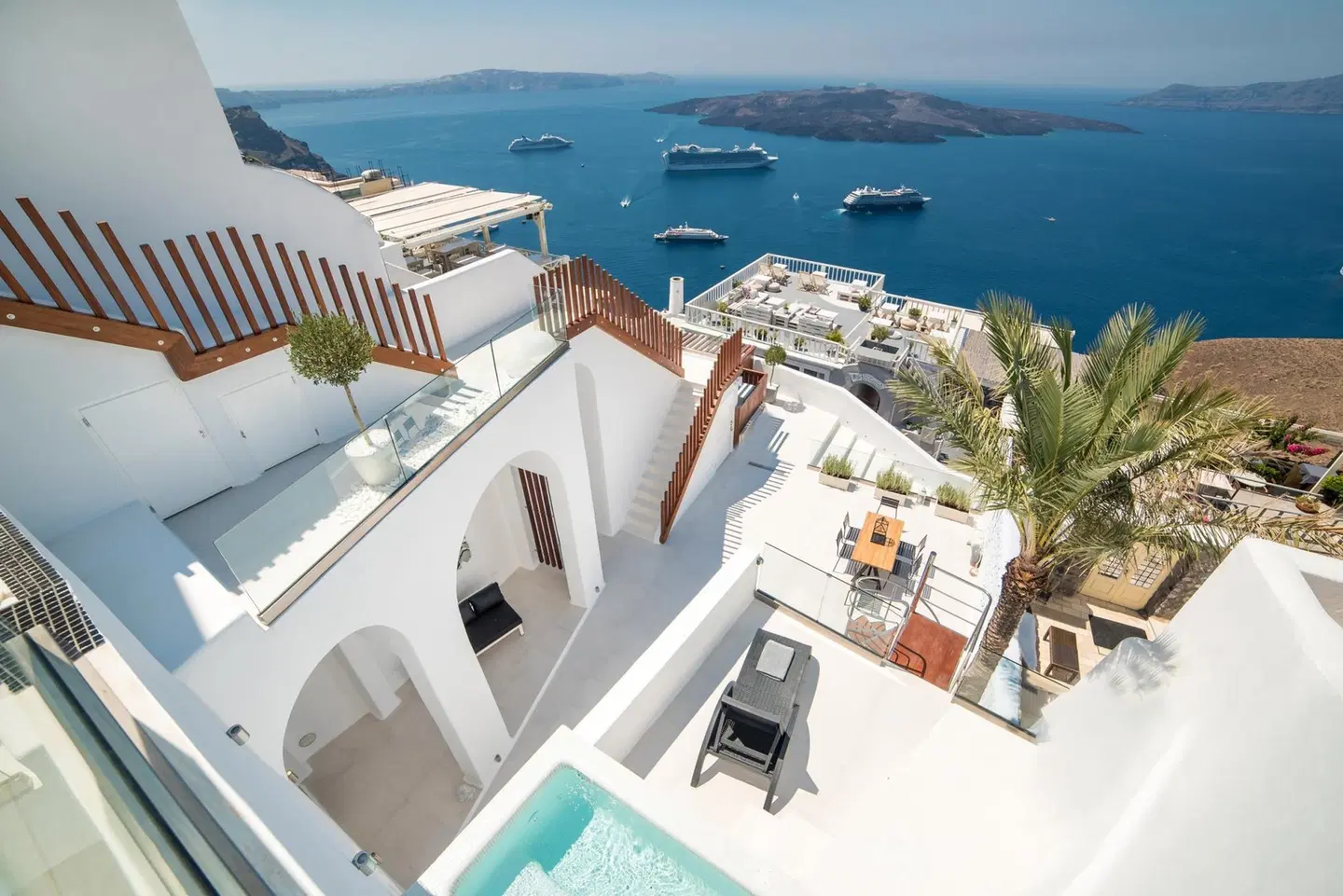 Daydream Luxury Suites OUTDOOR_POOL