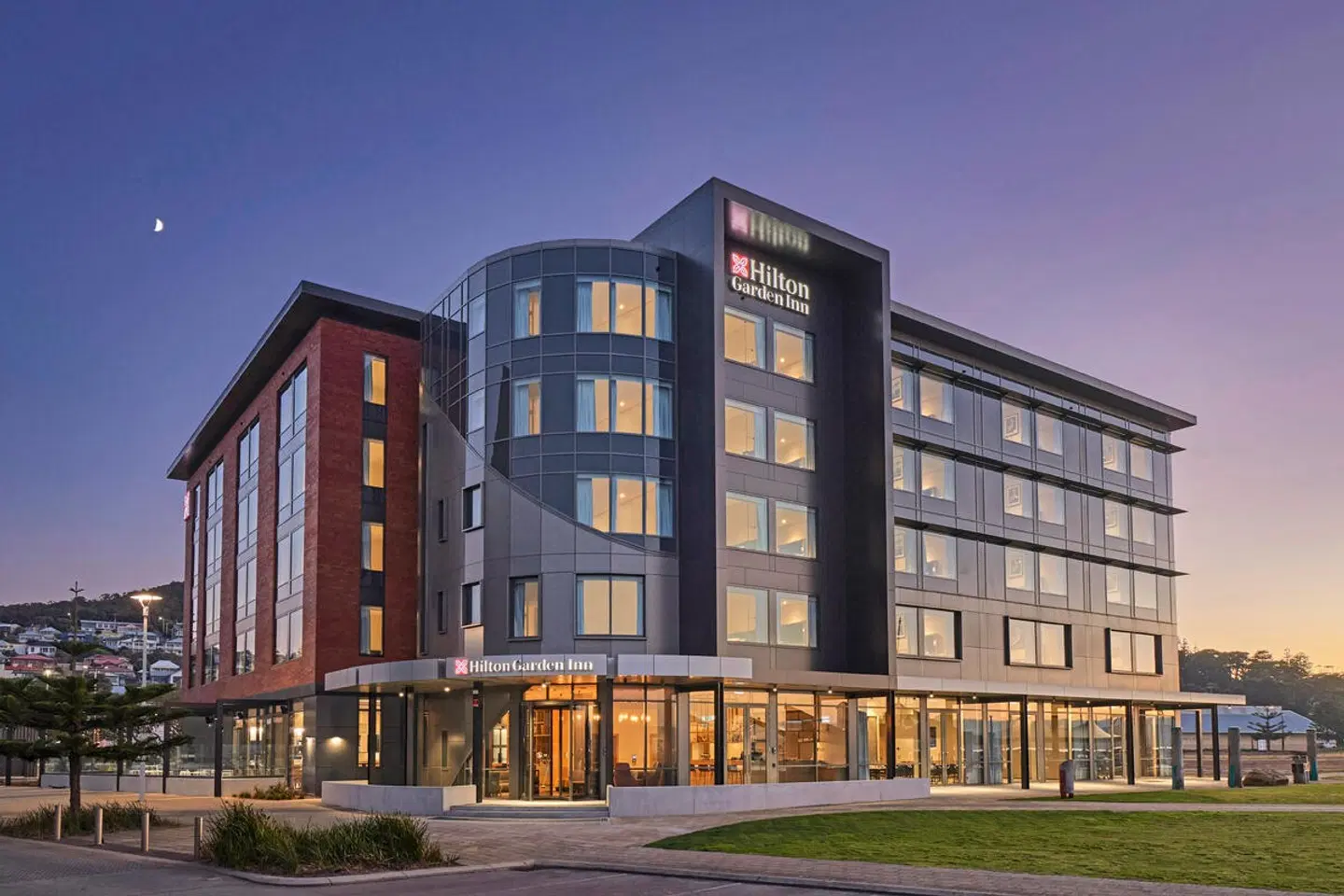 Hilton Garden Inn Albany EXTERIOR
