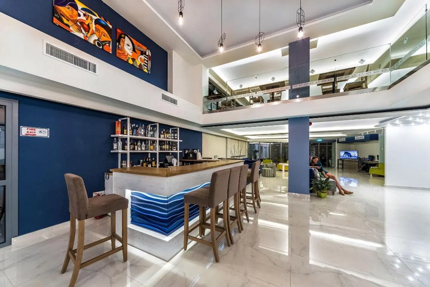 Pollis Hotel Bar