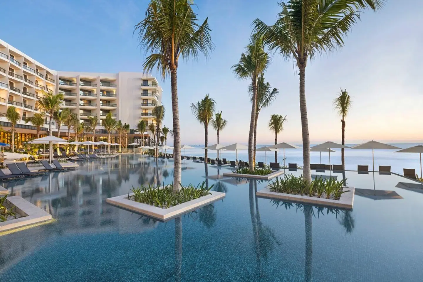 Hilton Cancun, an All Inclusive Resort OUTDOOR_POOL