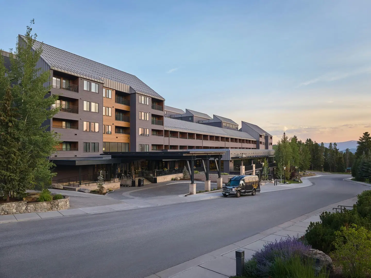 Hotel Alpenrock Breckenridge, Curio Collection by Hilton EXTERIOR