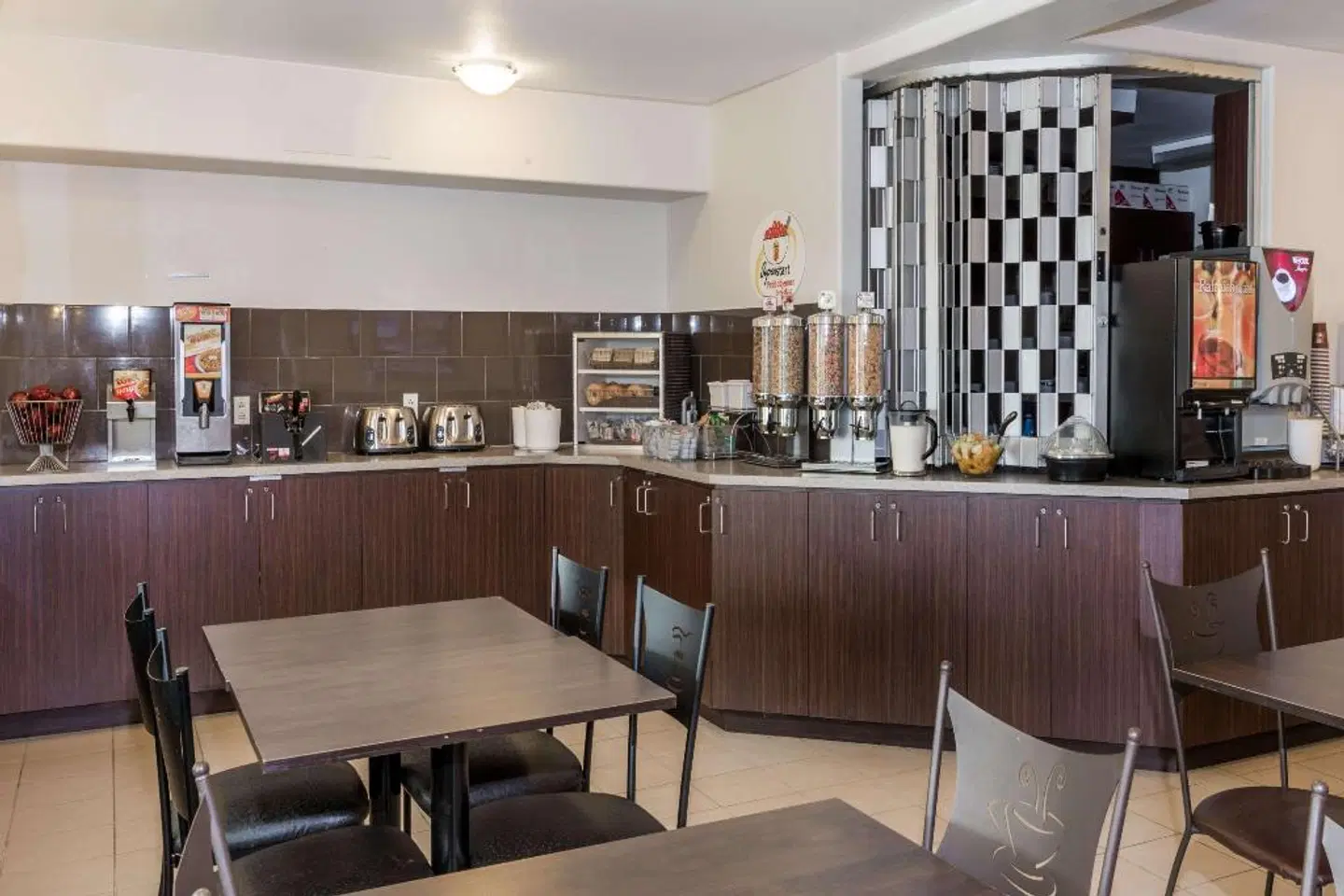 Super 8 by Wyndham Quebec City Bar