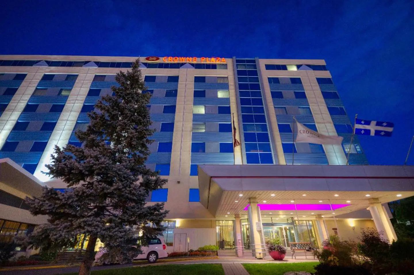 Crowne Plaza Montreal Airport EXTERIOR