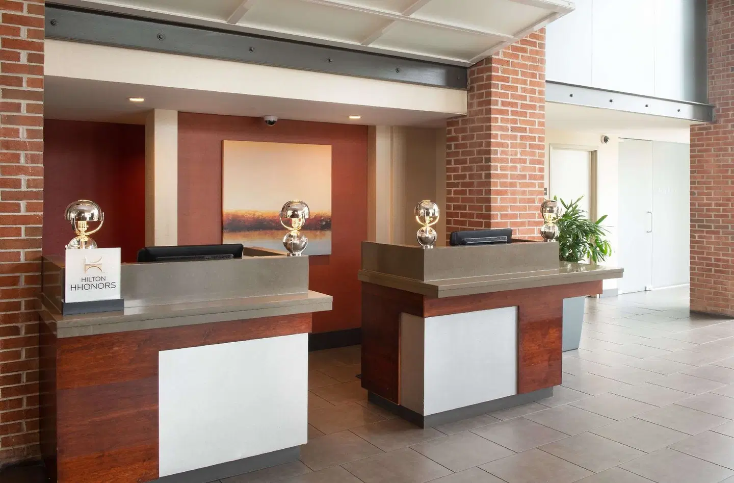 DoubleTree by Hilton Hotel and Suites Charleston Airport LOUNGE_LOBBY