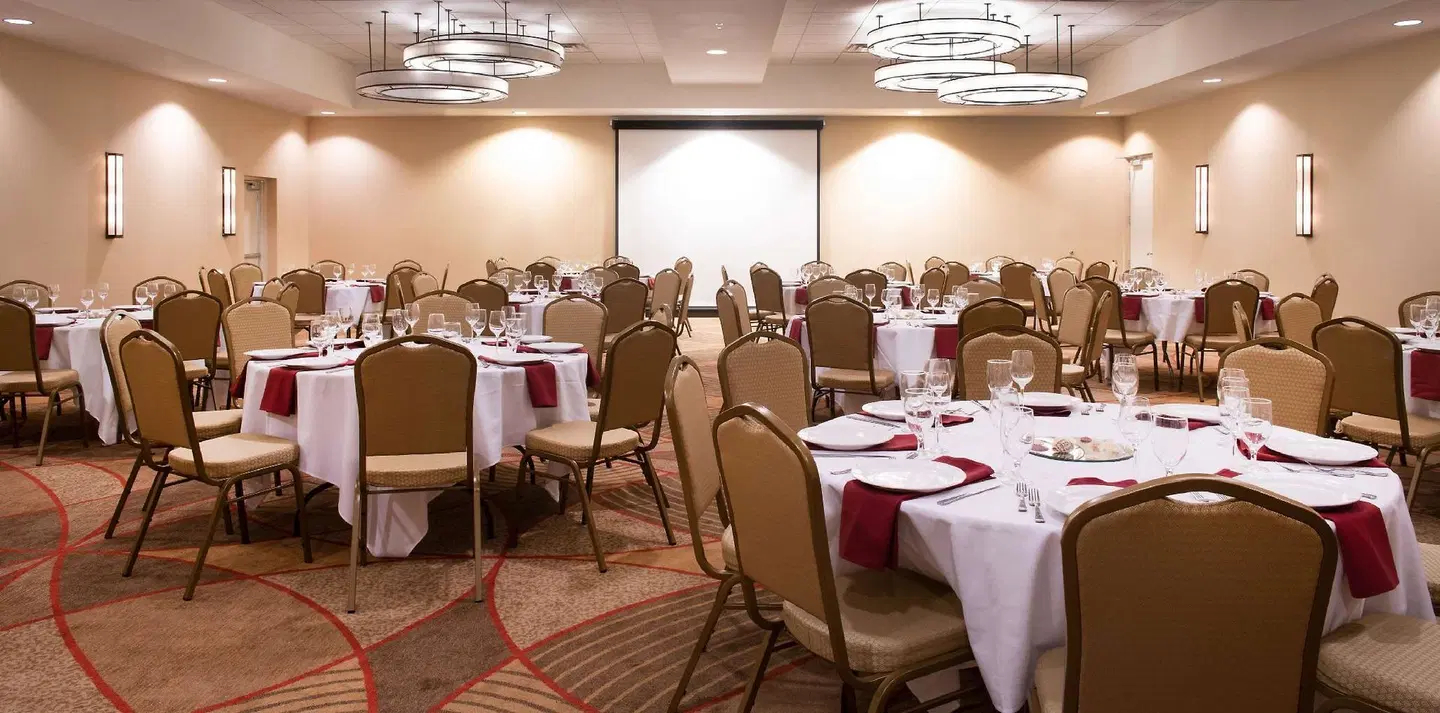 DoubleTree by Hilton Hotel and Suites Charleston Airport Restaurant