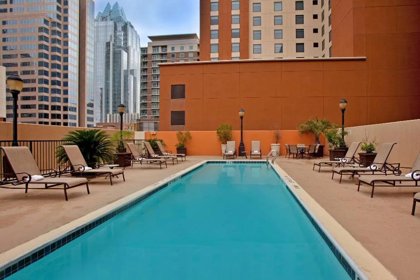 Hampton Inn & Suites Austin-Downtown/Convention Center OUTDOOR_POOL