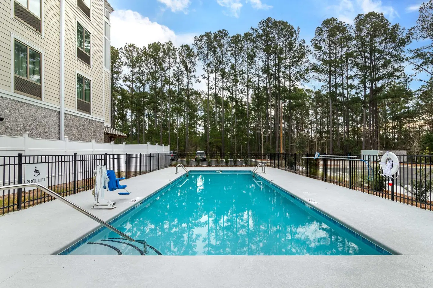 Best Western Plus Bluffton / Hilton Head Hotel OUTDOOR_POOL