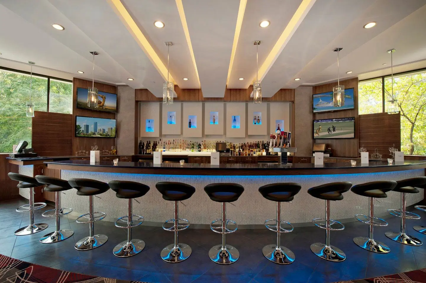 Holiday Inn Express Princeton Southeast by IHG Bar