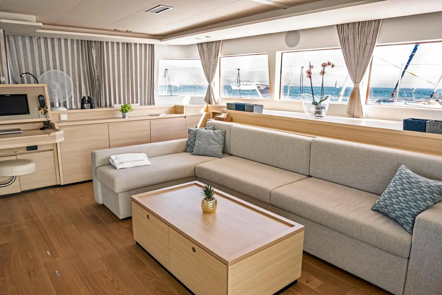 Segeltörn Silhouette Dream Premium LOUNGE_LOBBY
