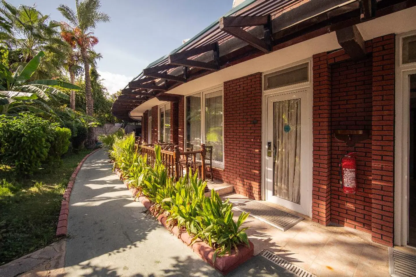 Zena Resort Hotel Garten