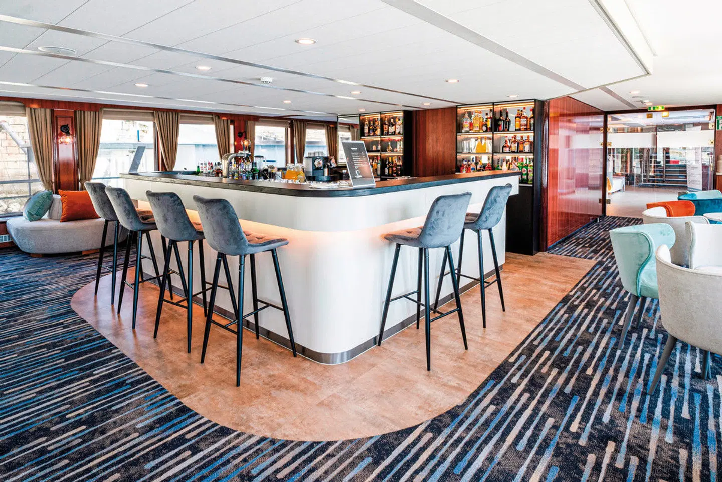MS Vivienne - Donauwalzer Bar