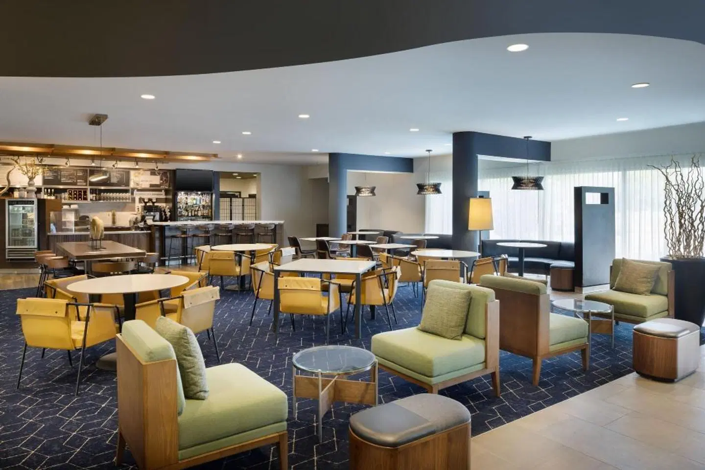 Courtyard by Marriott Edison Woodbridge Bar