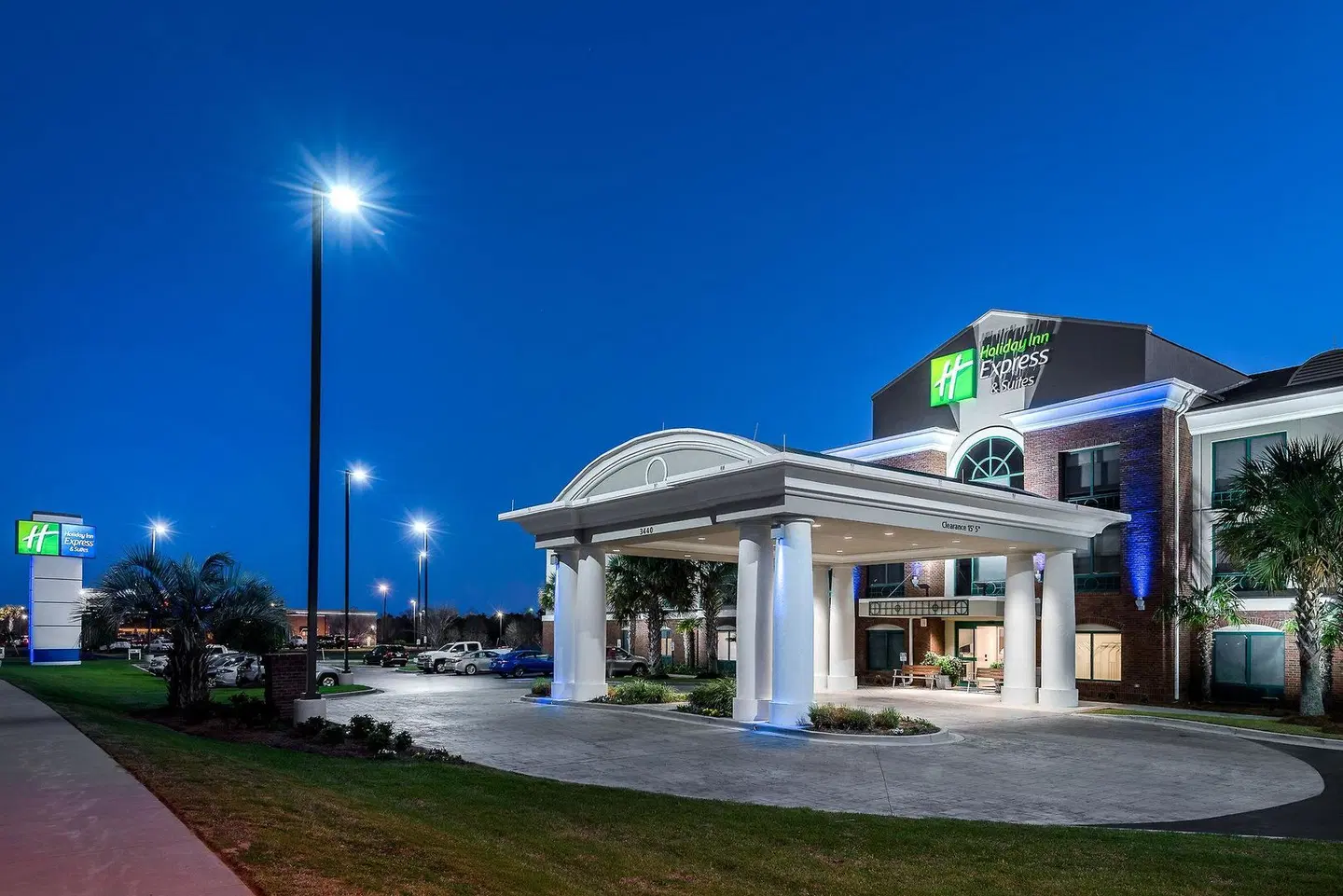 Holiday Inn Express & Suites Florence I-95 & I-20 Civic Ctr by IHG EXTERIOR