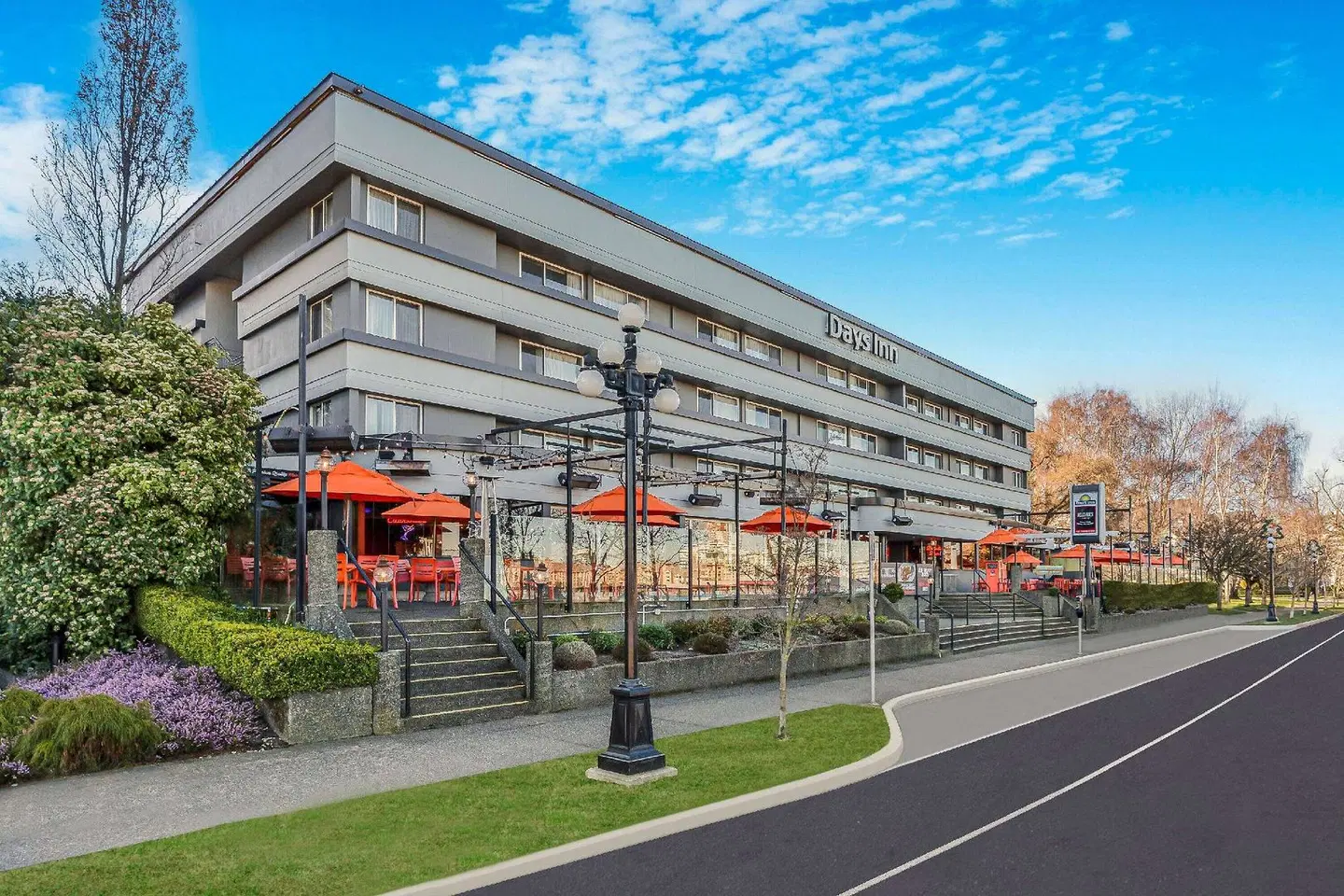 Days Inn by Wyndham Victoria On The Harbour EXTERIOR