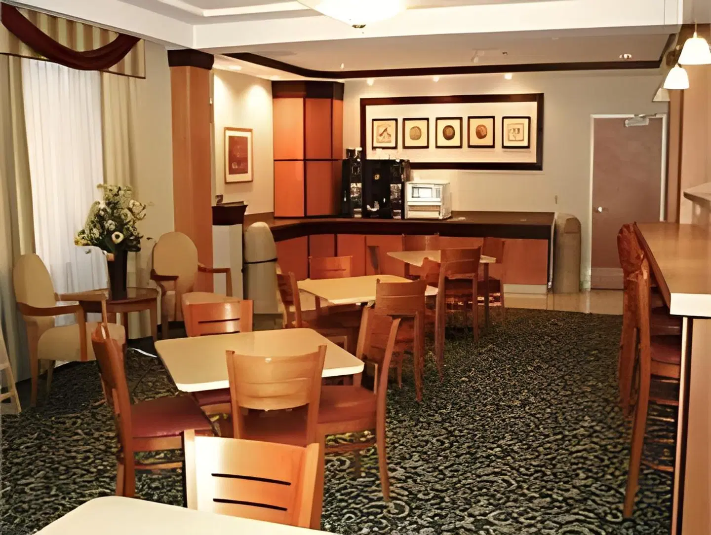 Fairfield by Marriott Inn & Suites Woodbridge Bar