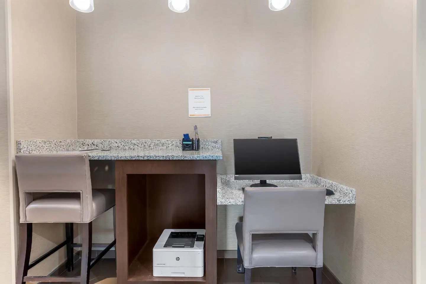 Comfort Inn & Suites ROOM_EXAMPLE