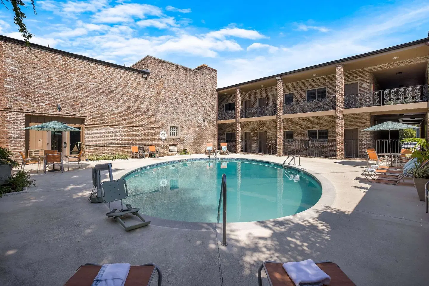Best Western Sea Island Inn OUTDOOR_POOL