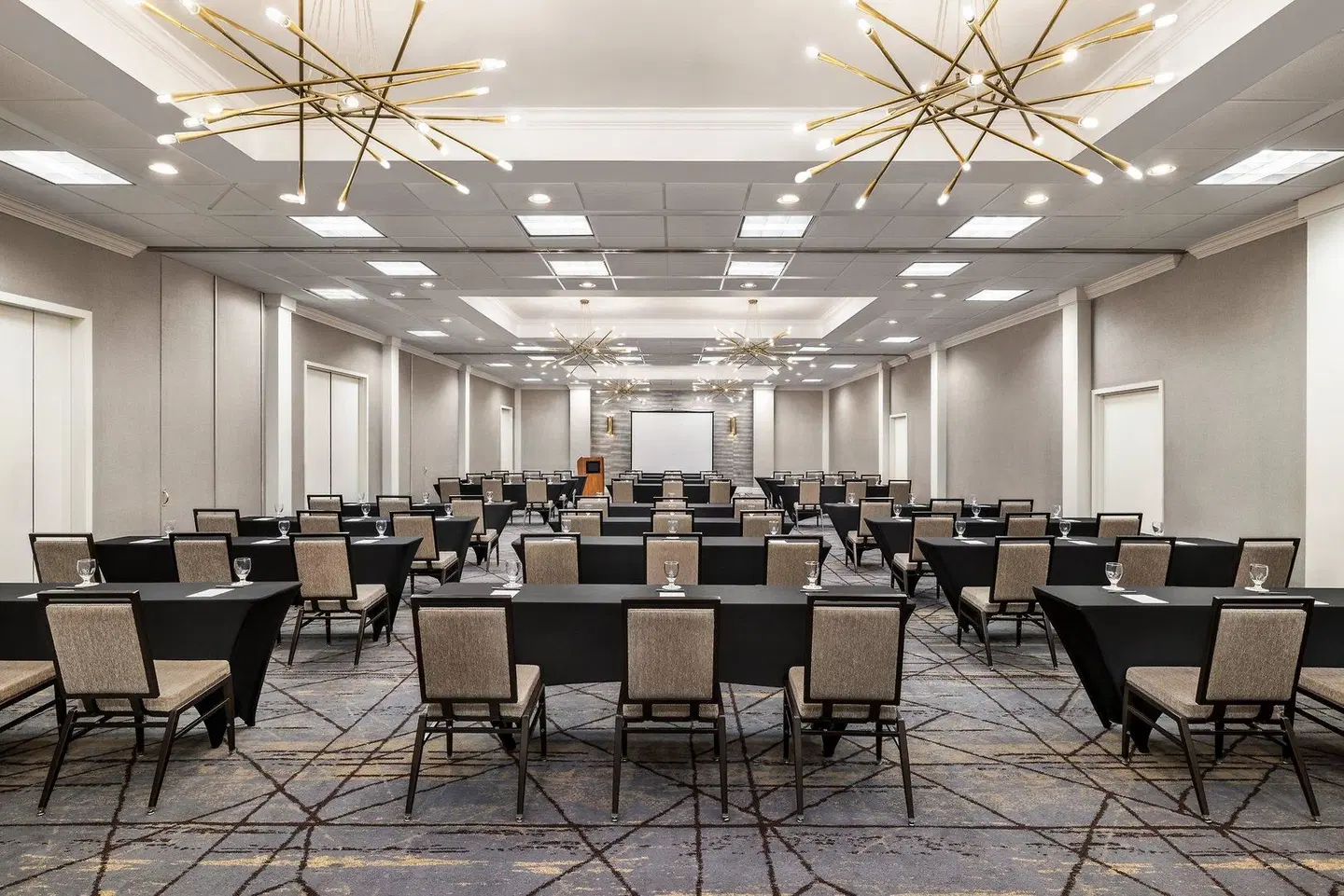 Crowne Plaza Edison by IHG Konferenz