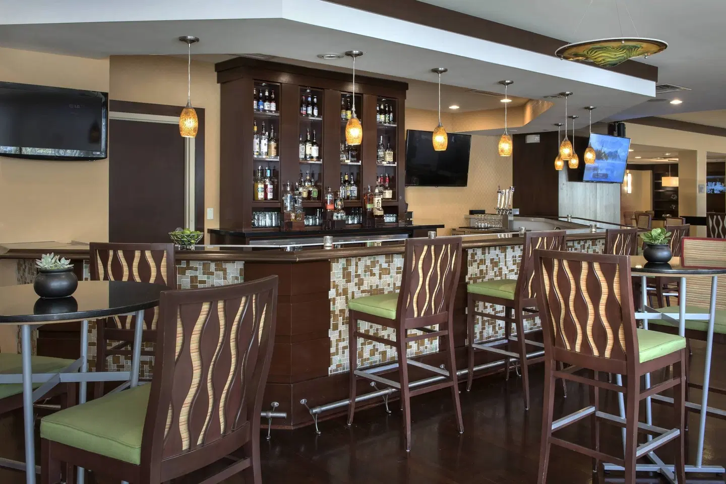 Marriott Saddle Brook Bar