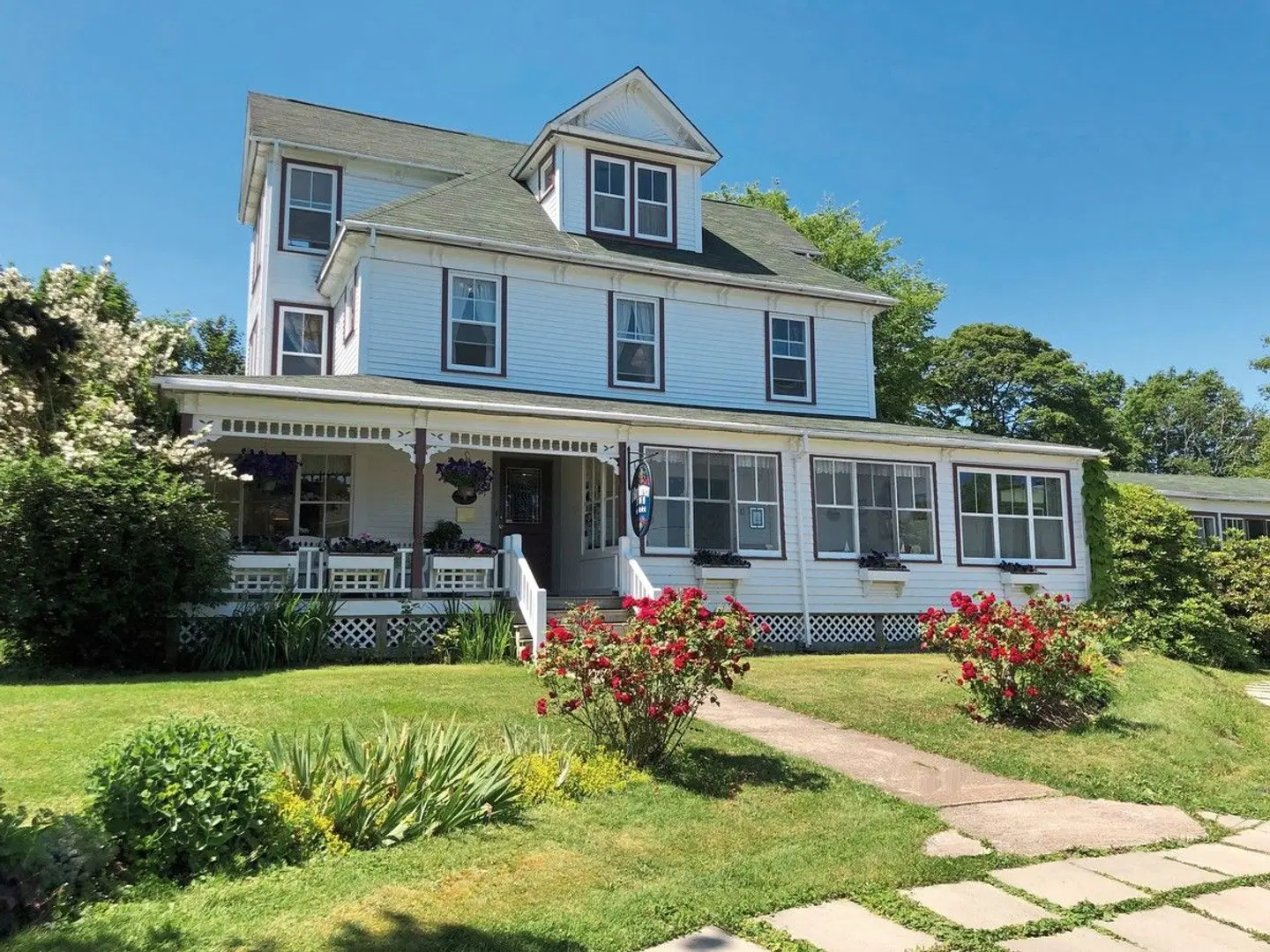 Harbourview Inn EXTERIOR