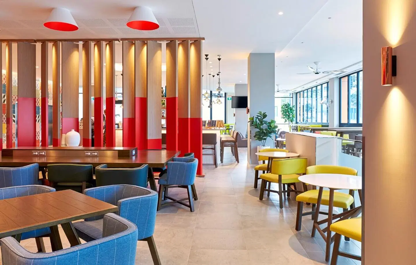 Holiday Inn Express Brisbane Central Bar