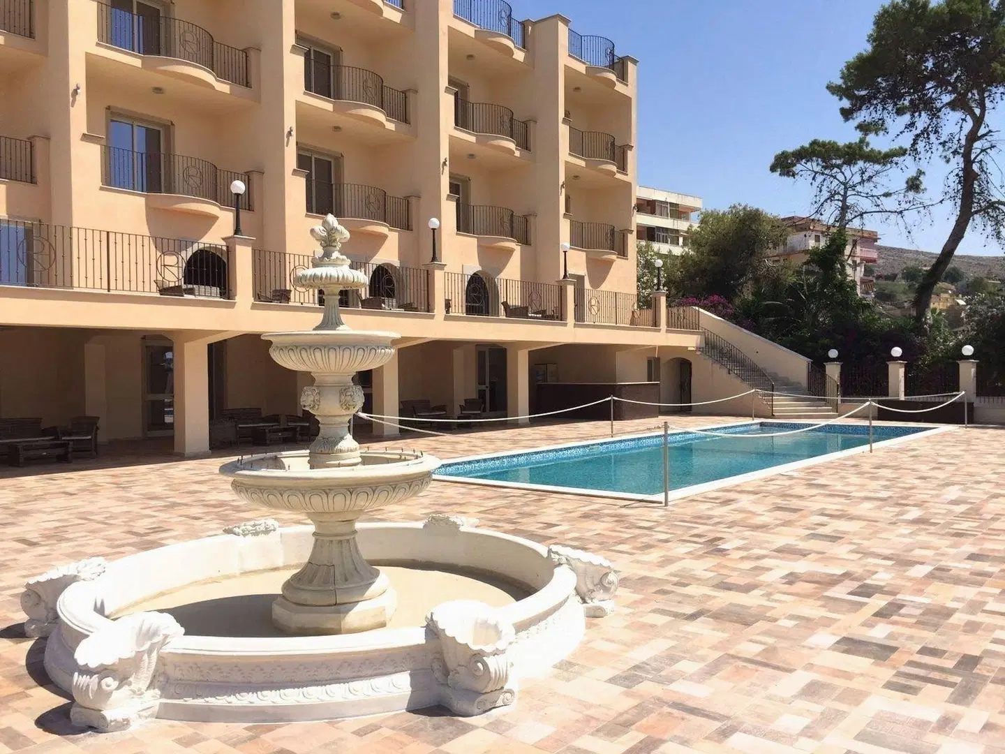 Hotel Riviera Palace OUTDOOR_POOL