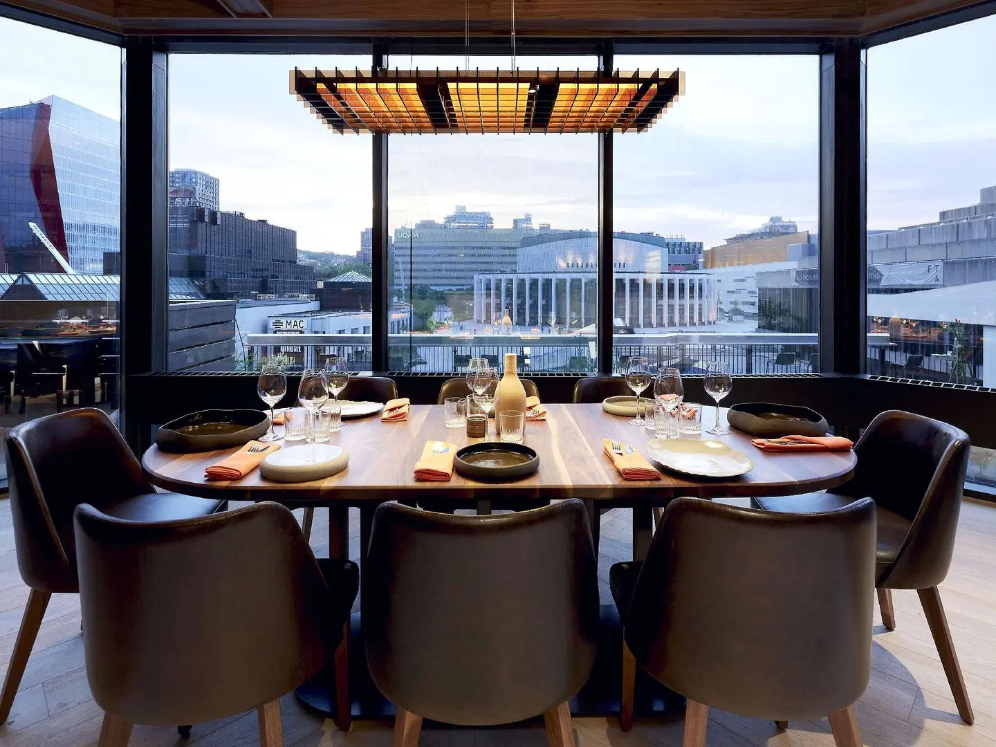 DoubleTree by Hilton Montreal Restaurant