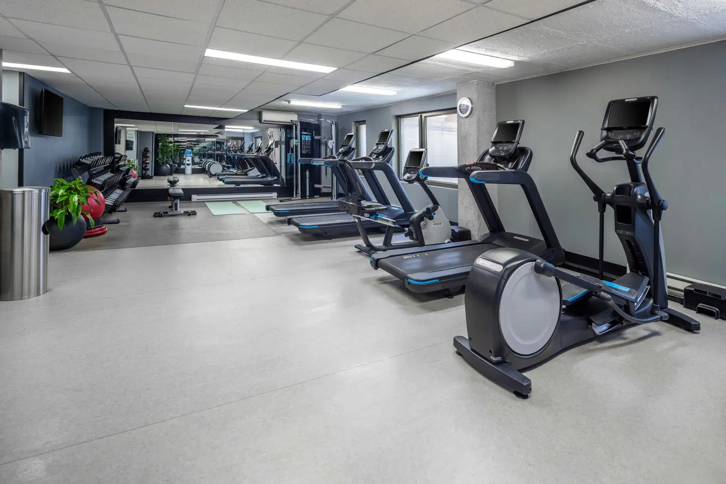 Embassy Suites by Hilton - Montreal SPORTS_AND_LEISURE