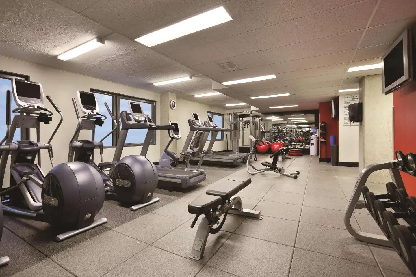 Embassy Suites by Hilton - Montreal SPORTS_AND_LEISURE