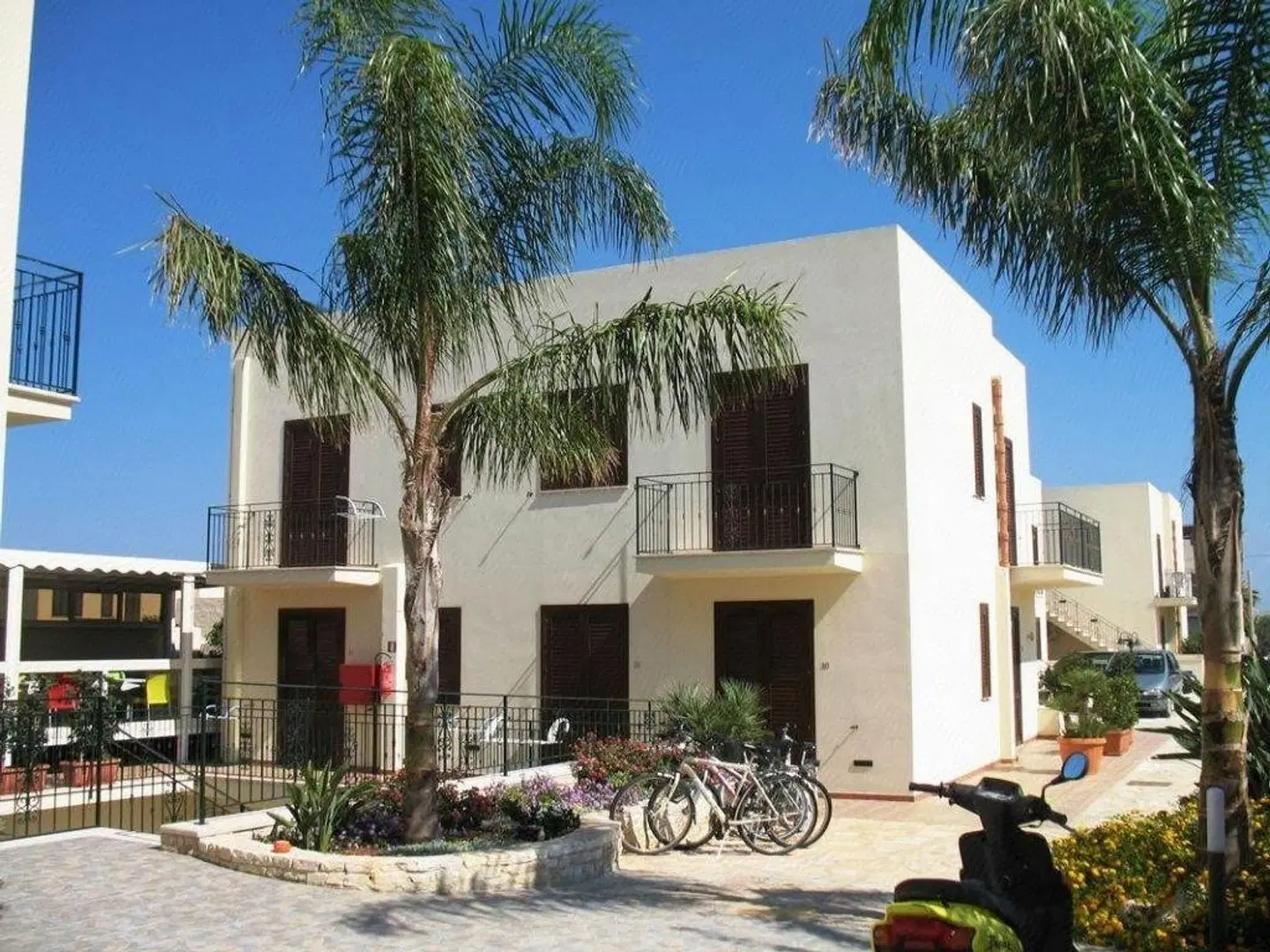 Sikania EXTERIOR