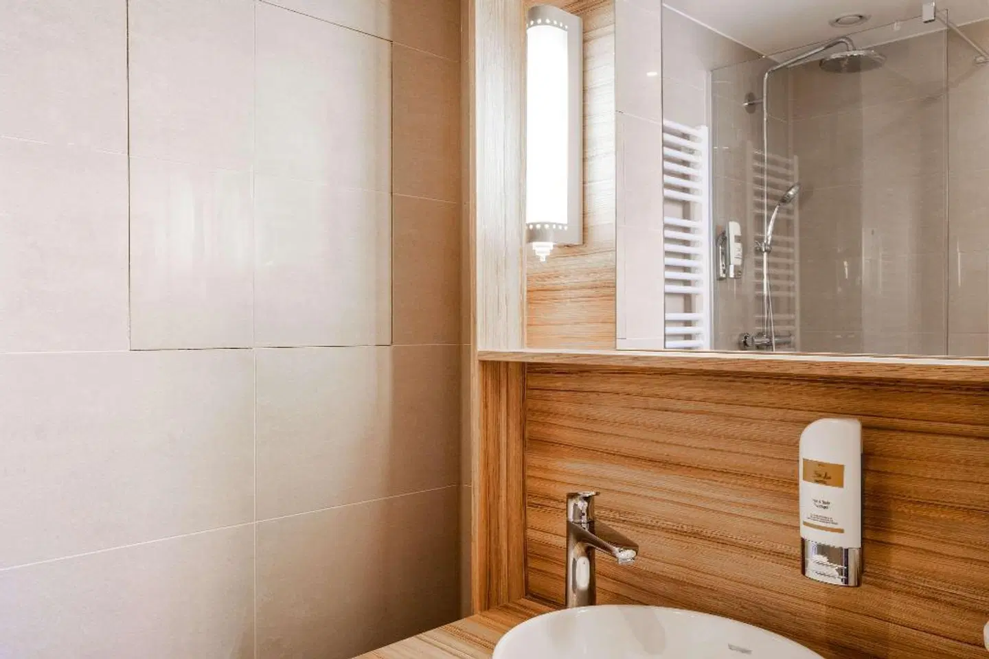 Star G Hotel Premium Dresden Altmarkt Badezimmer