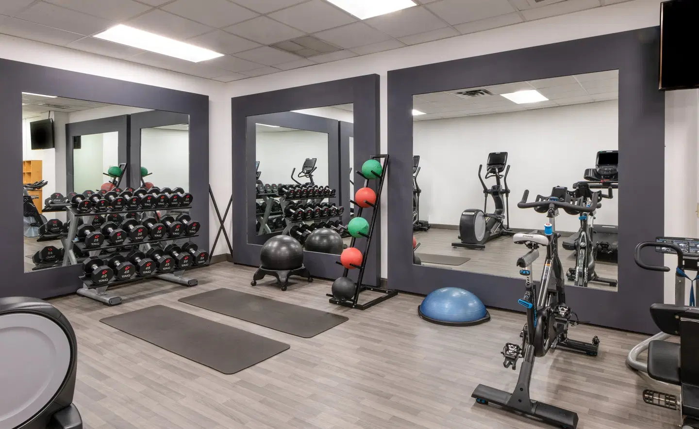 DoubleTree by Hilton Newark Penn Station SPORTS_AND_LEISURE