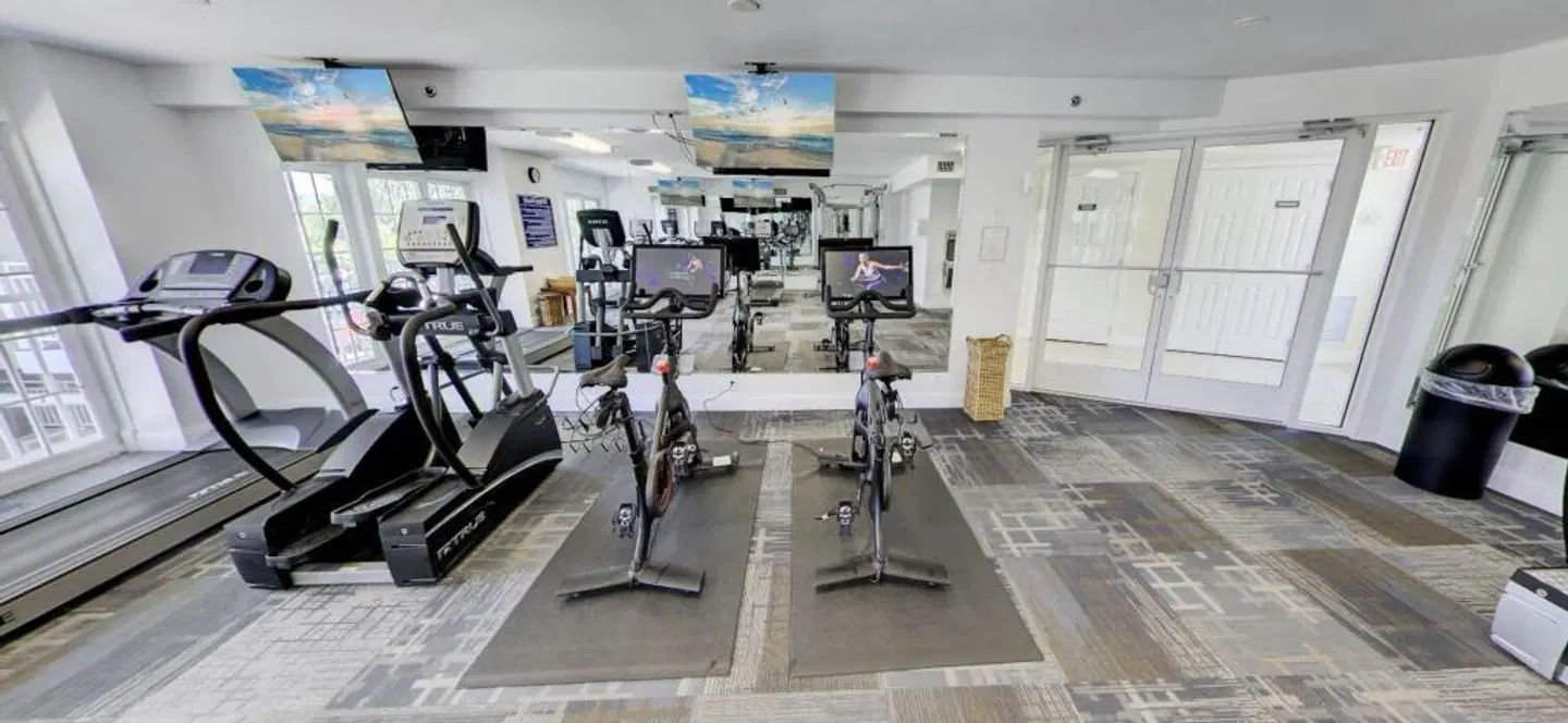 La Mer Beachfront Inn SPORTS_AND_LEISURE