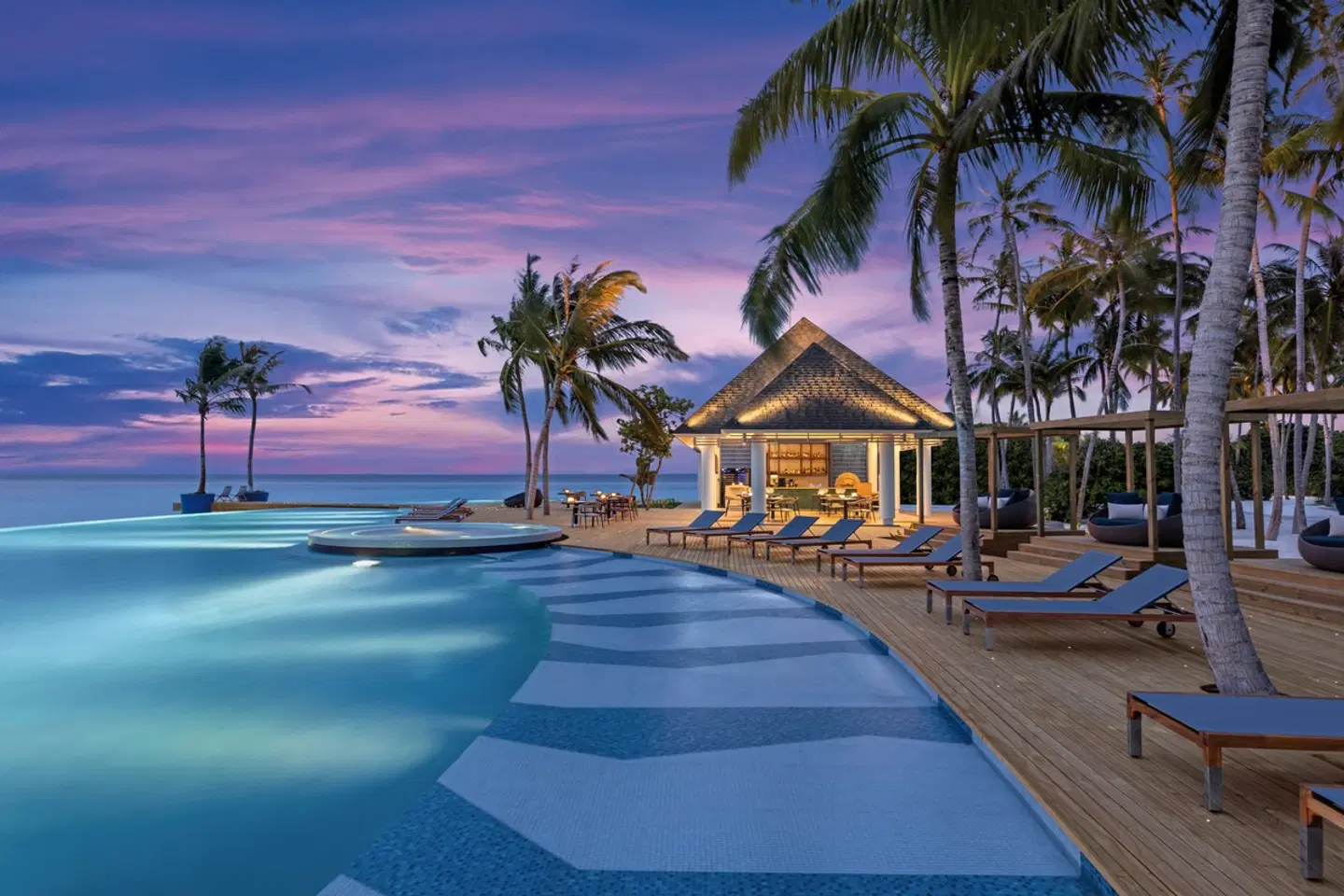 Avani+ Fares Maldives Resort Terrasse