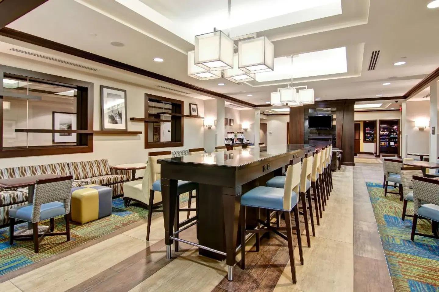 Hampton Inn by Hilton Toronto Airport Corporate Centre Bar