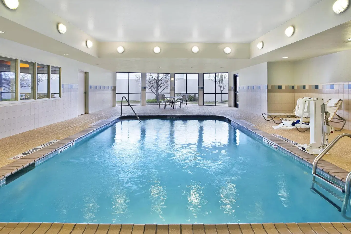 Courtyard by Marriott West Orange Hallenbad