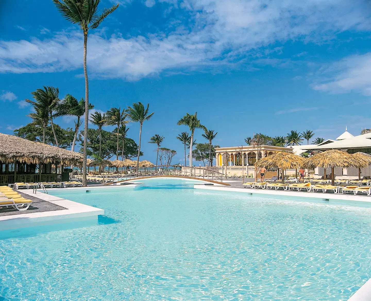 Playabachata Spa Resort OUTDOOR_POOL