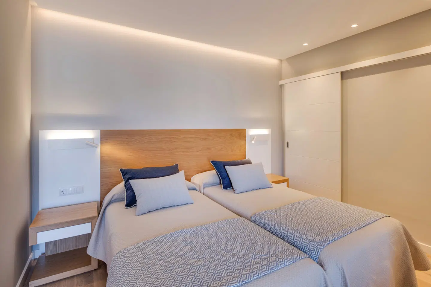 Eden Sóller ROOM_EXAMPLE
