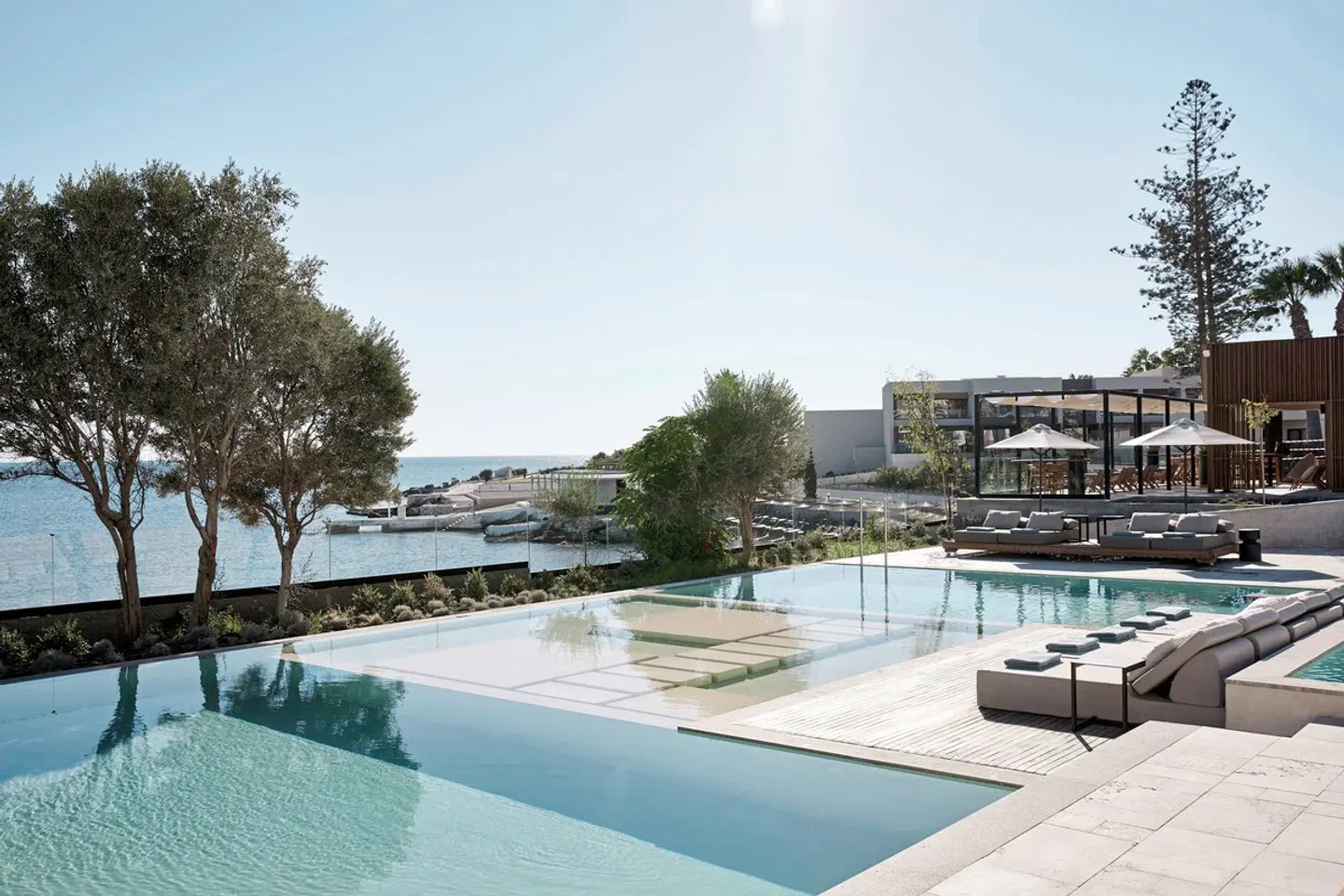 Ella Elissa OUTDOOR_POOL
