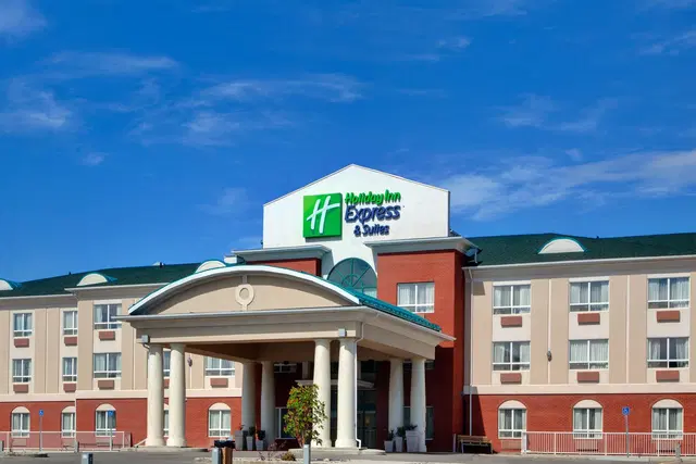 Holiday Inn Express & Suites Hinton by IHG EXTERIOR