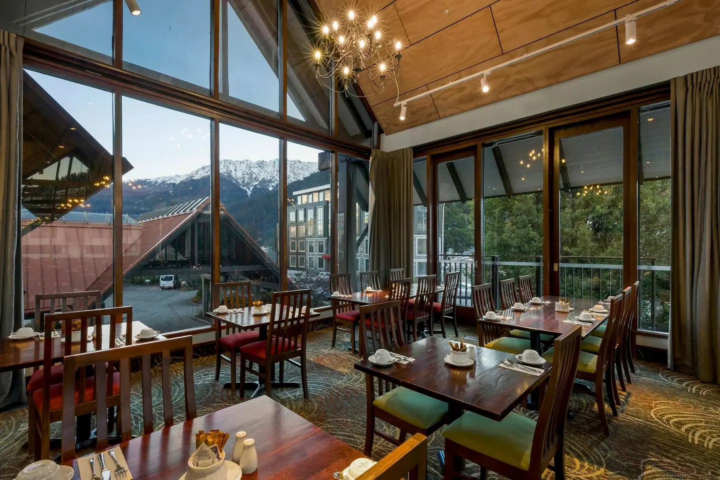 Copthorne Lakefront Hotel & Resort Restaurant