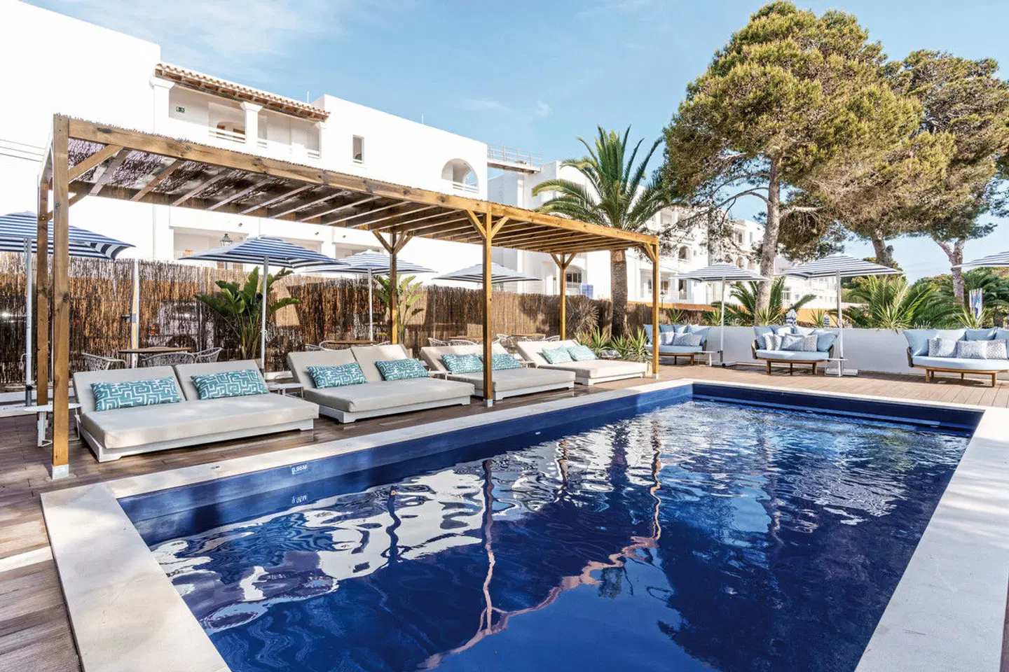 AluaSoul Mallorca Resort OUTDOOR_POOL