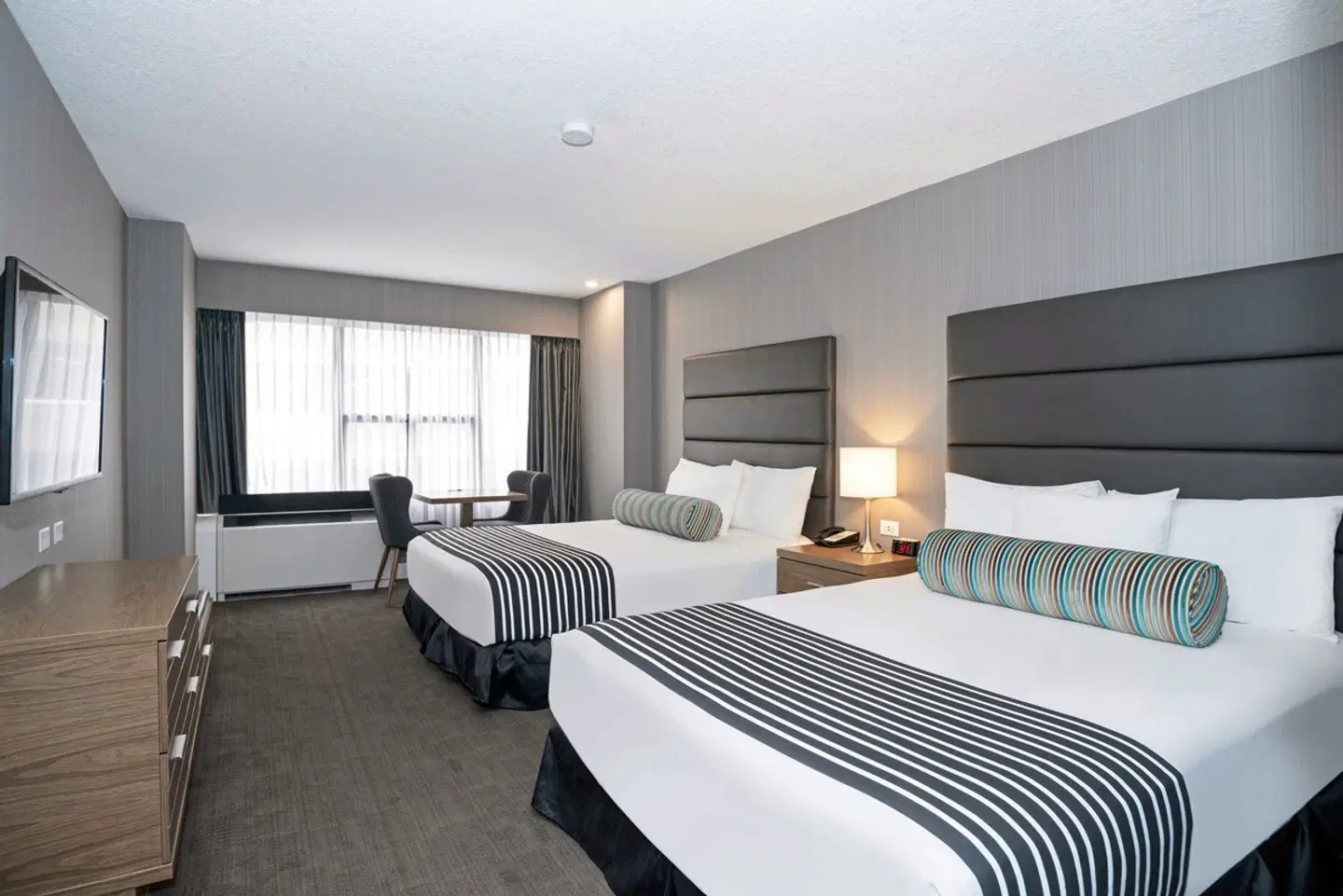 Sandman Signature Calgary Downtown Hotel ROOM_EXAMPLE