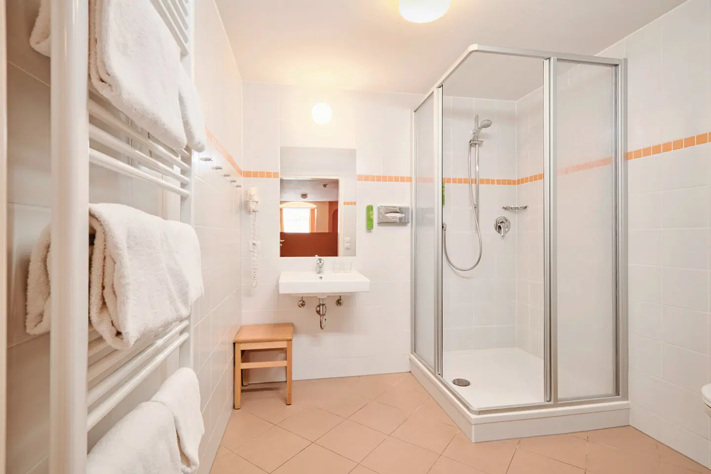 JUFA Hotel Meersburg Badezimmer