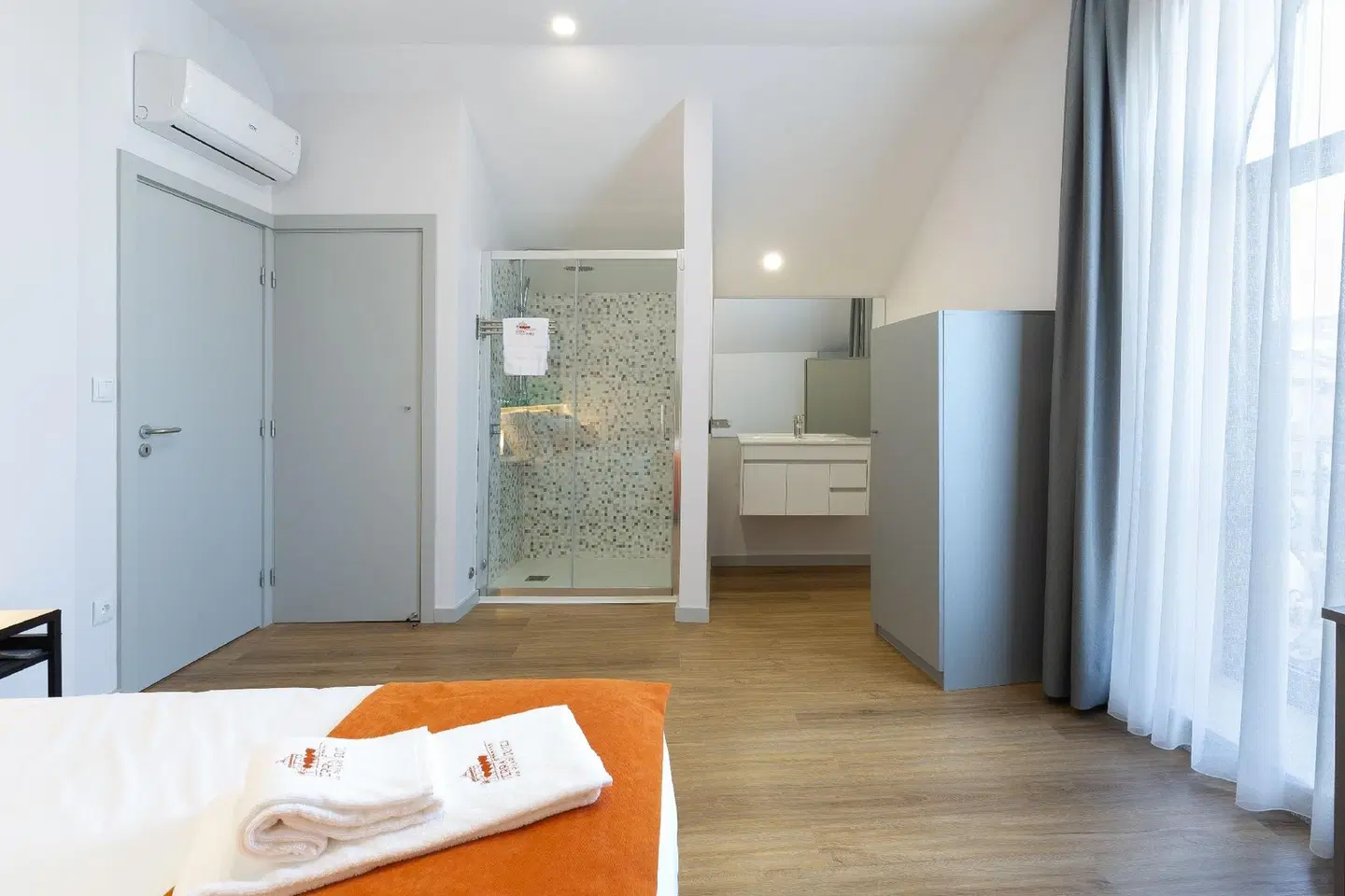 Serra do Pilar Porto Suites ROOM_EXAMPLE