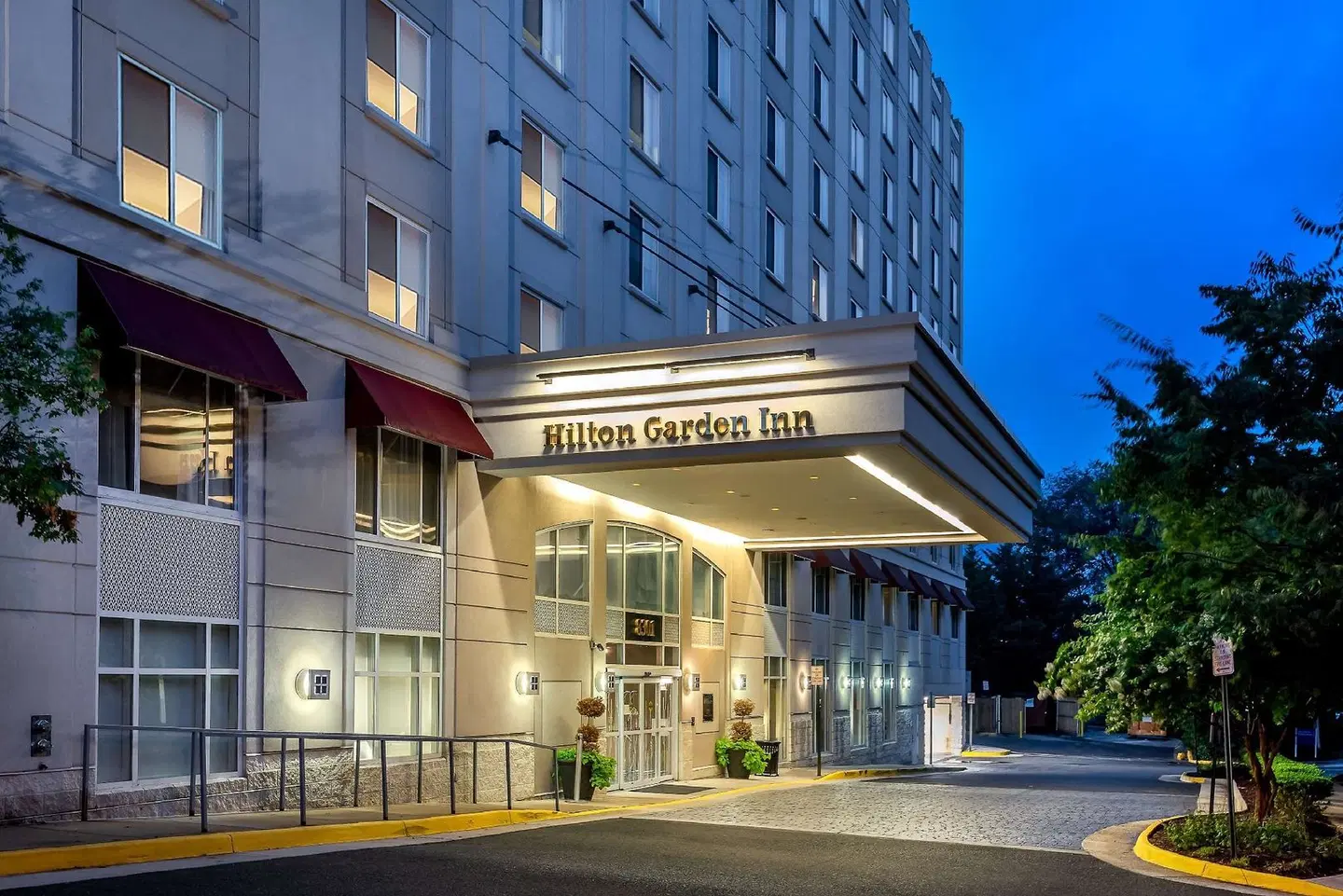 Hilton Garden Inn Tysons Corner EXTERIOR
